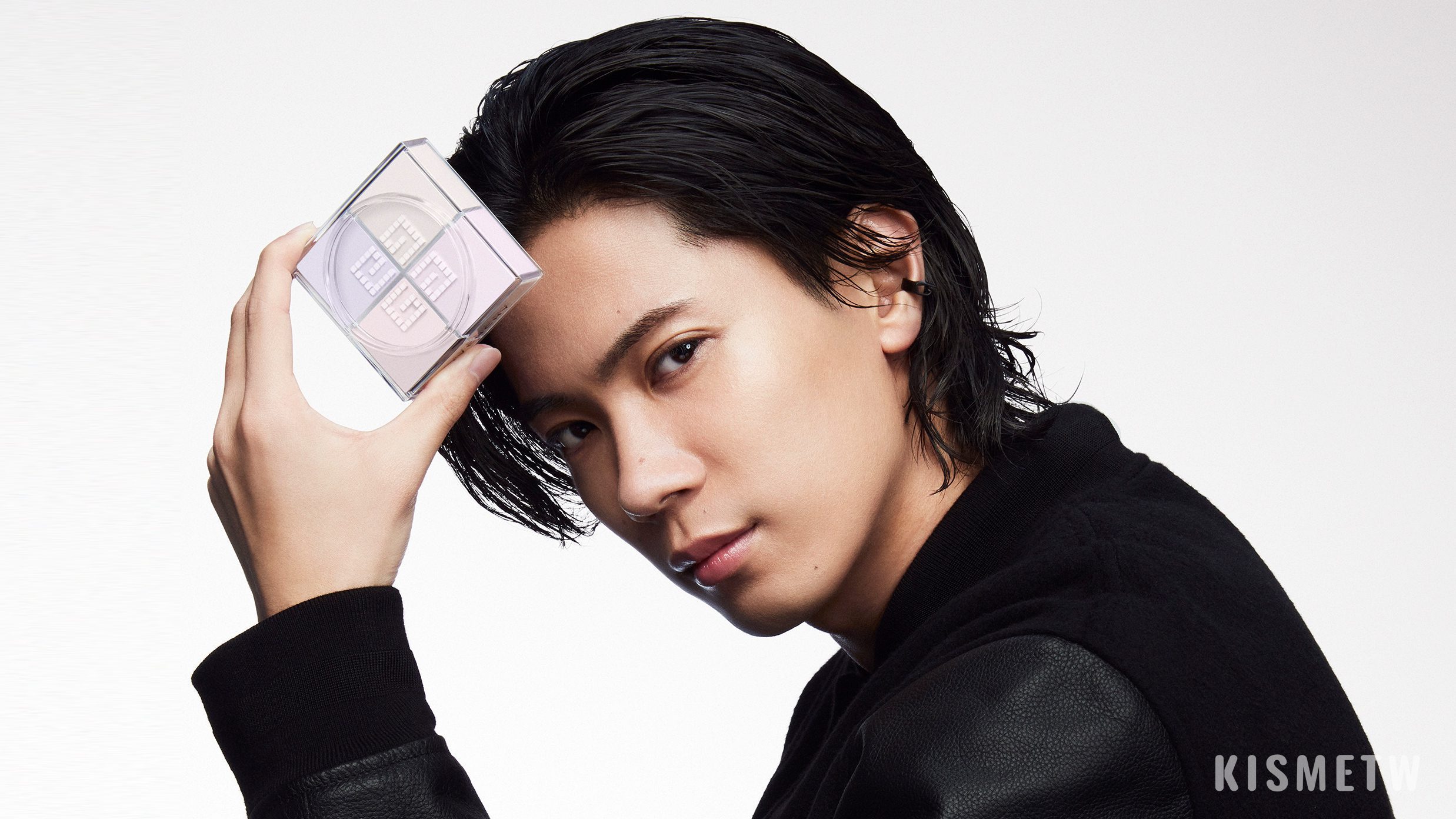 Number i神宮寺勇太出任GIVENCHY BEAUTY品牌代言人，全新「Prisme Libre Glow Serum Foundation」廣告登場！11