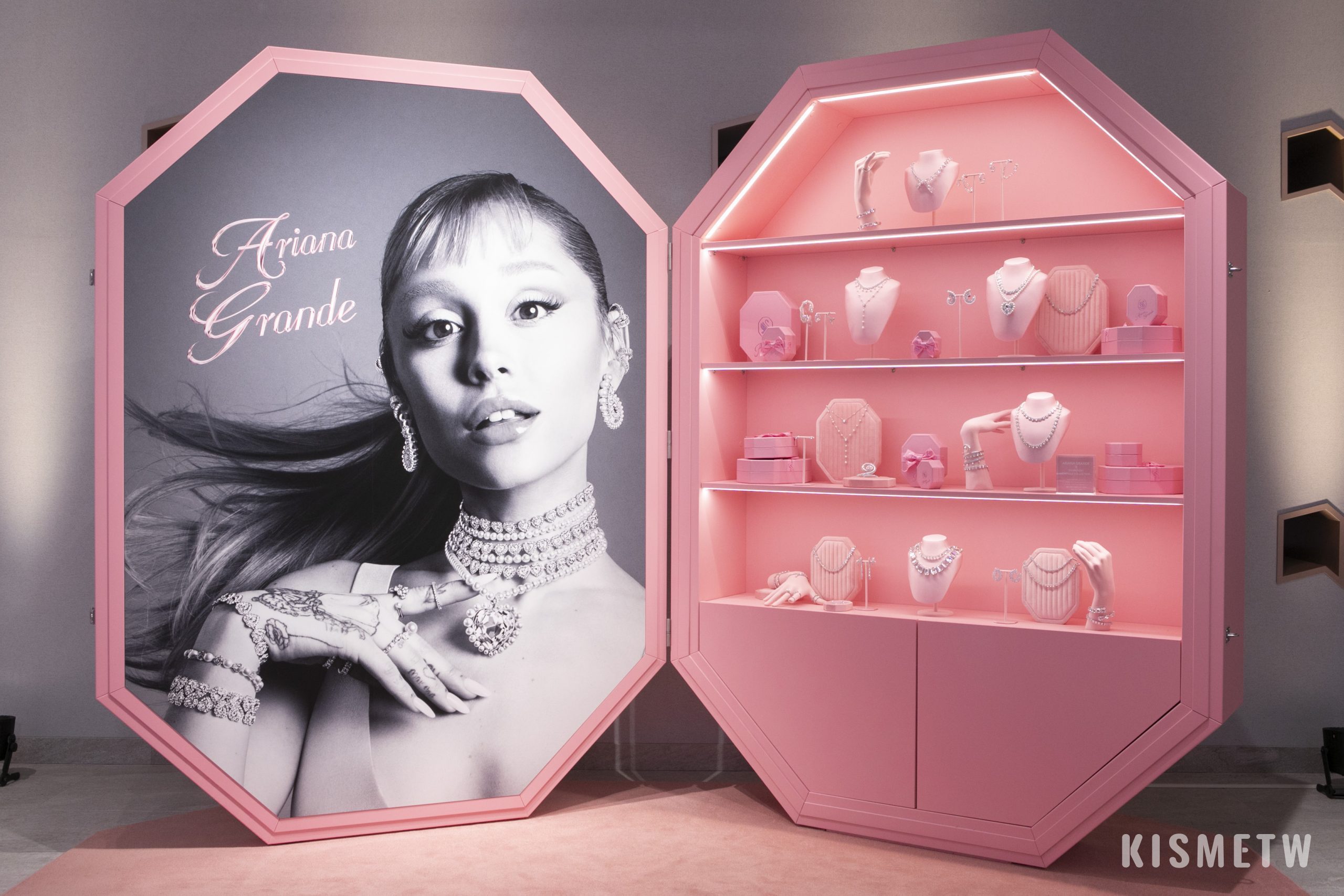 【Ariana Grande × Swarovski】聯名膠囊系列璀璨登場！ 1 scaled