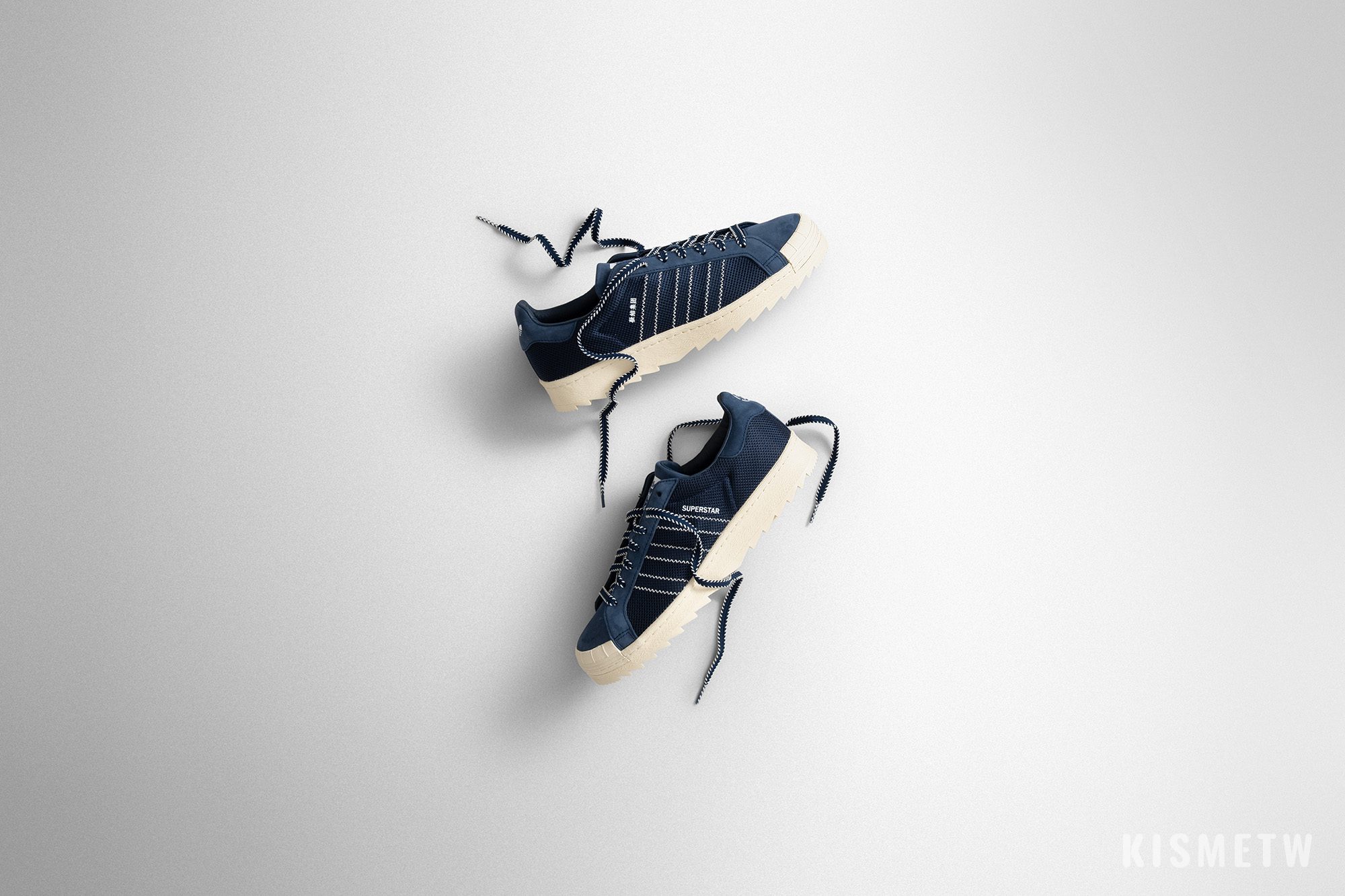 極致藍韻魅力：CLOT 與 adidas Originals 共創時尚新篇1