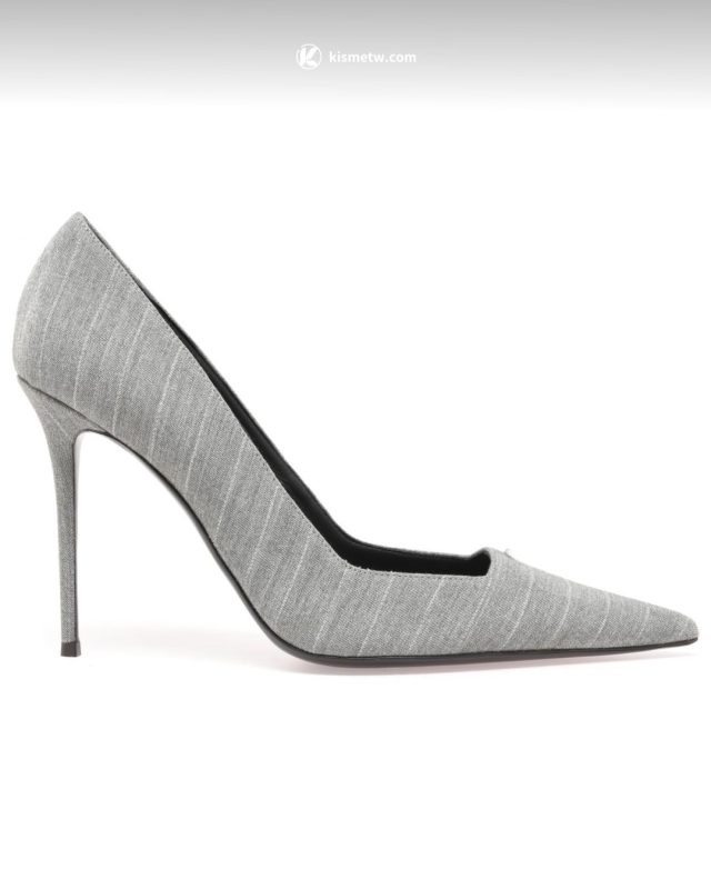 Rihanna穿Giuseppe Zanotti客製Raquel高跟鞋亮相Met Gala前夜紐約街頭 4 Rihanna穿Giuseppe Zanotti客製Raquel高跟鞋亮相Met Gala前夜紐約街頭 1