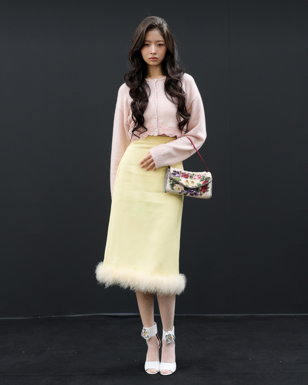 Valentino 2026春夏《Fireflies》系列時裝秀：Alessandro Michele 以黑暗為畫布描繪人性微光7
