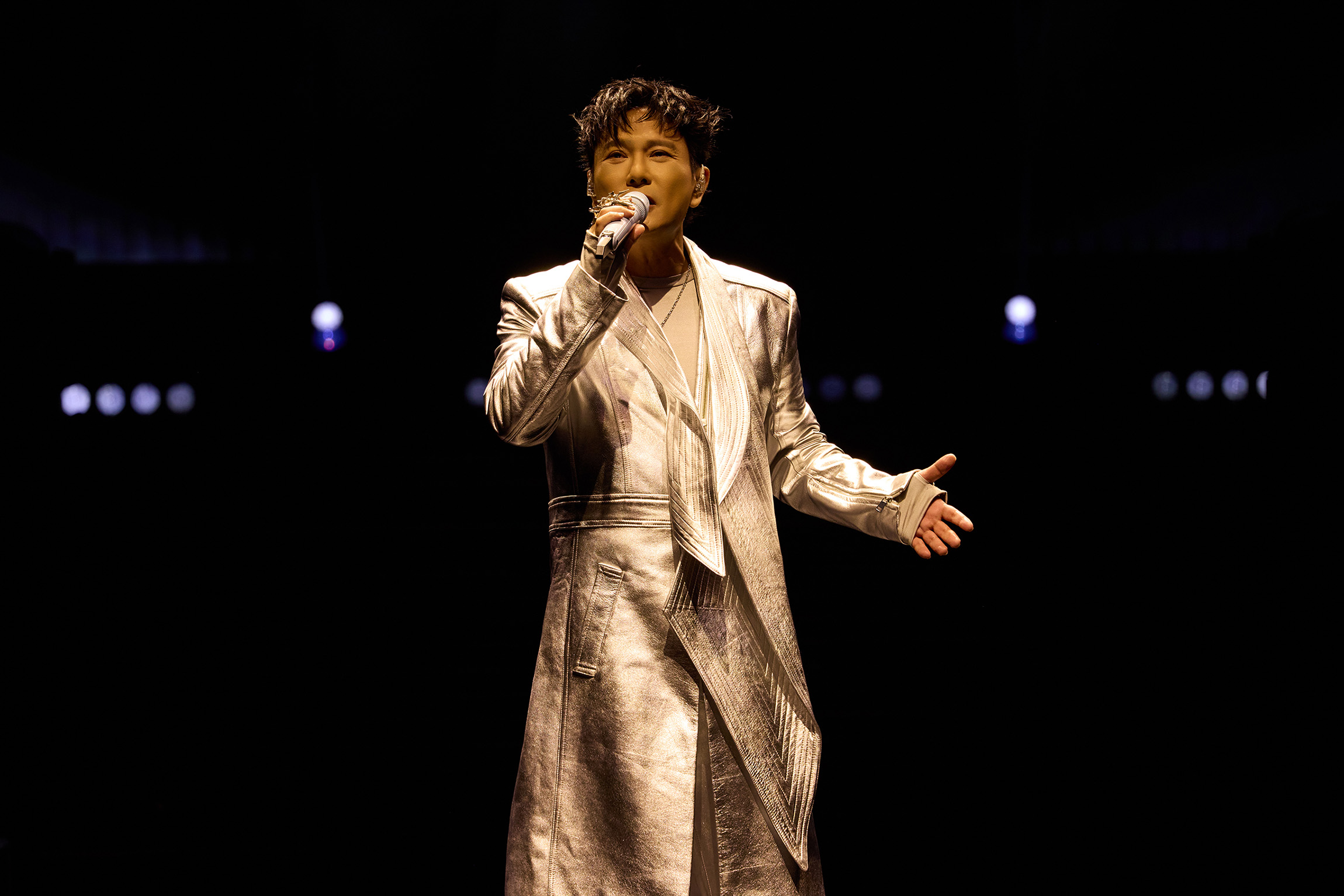 張信哲《未來式Our Story》溫哥華萬人見證浪漫第101場 〈愛就一個字〉現場求婚掀全場高潮 5