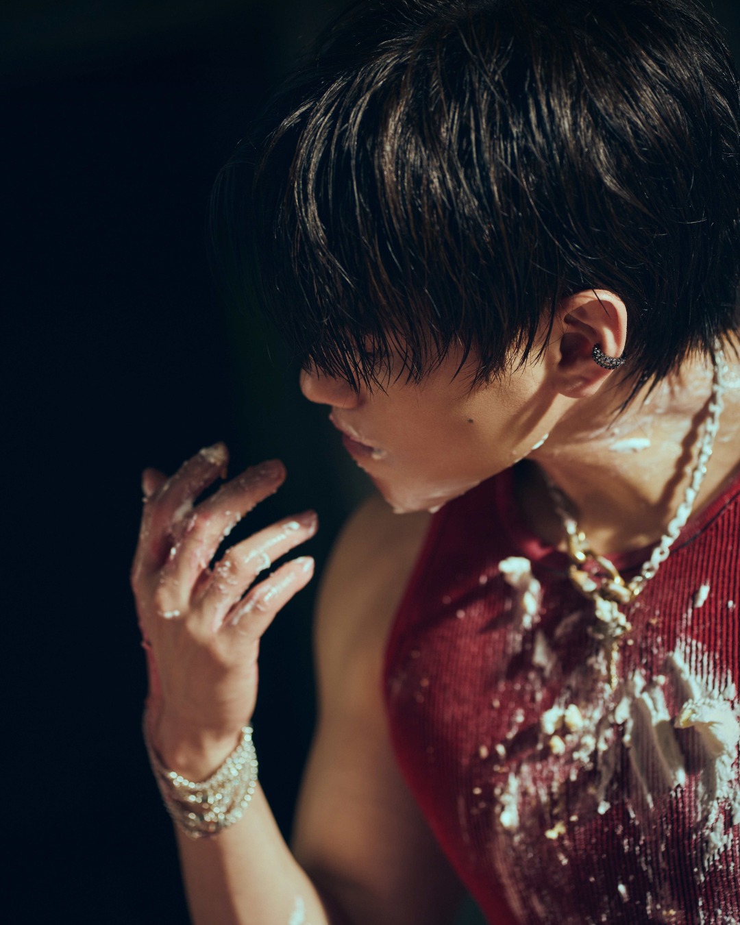 邱宇辰〈CINDER KISS〉重燃慾望邊界｜出道20週年釋放極限自我挑戰性感巔峰2