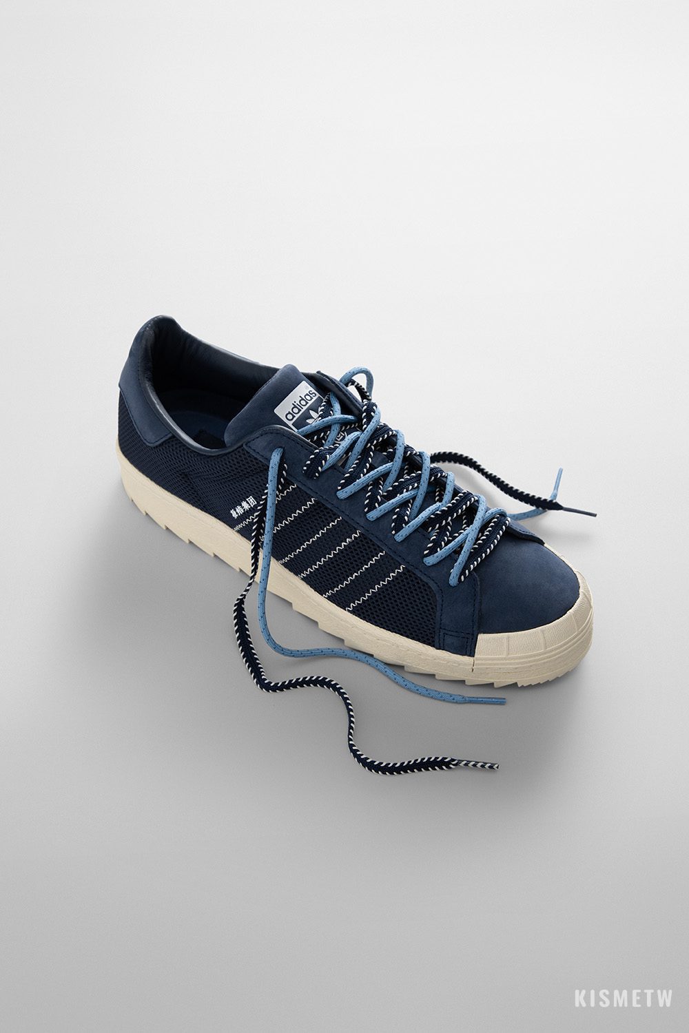 極致藍韻魅力：CLOT 與 Adidas Originals 共創時尚新篇3