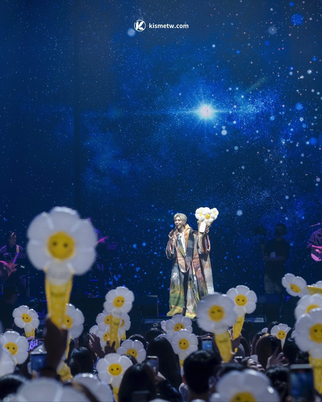 Bii畢書盡再掀經典風潮，現場翻唱五位男歌手代表作重塑青春回憶 (3)