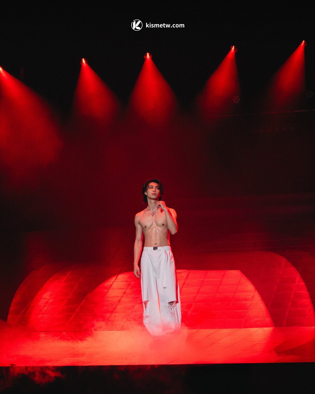 FEniX首場演唱會震撼TICC｜升降天幕豪華舞台全場感動淚崩 (1)