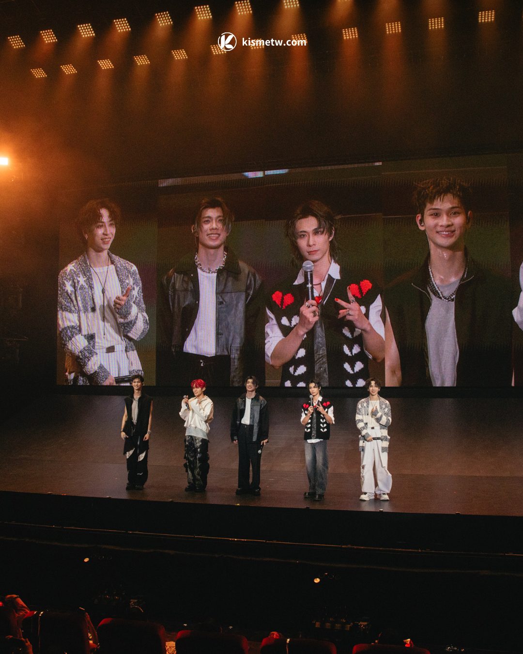 FEniX首場演唱會震撼TICC｜升降天幕豪華舞台全場感動淚崩 (2)