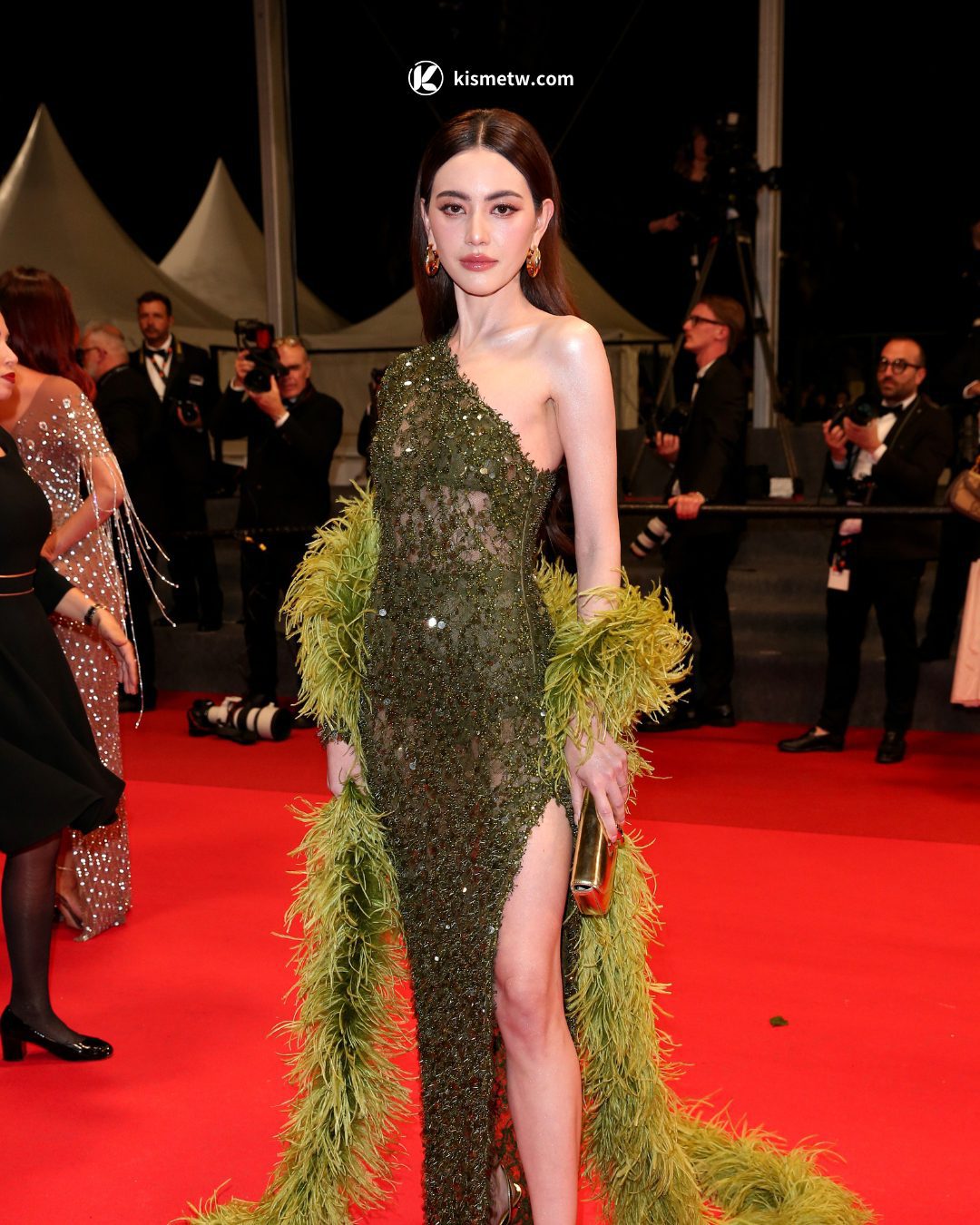 Gucci 閃耀坎城紅毯｜Julia Garner 與 Davika Hoorne 演繹極致義式時尚2