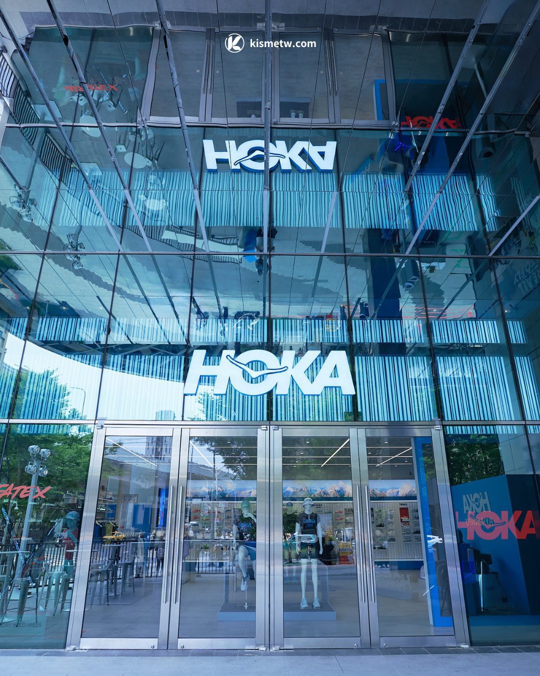 HOKA 插旗台北大巨蛋商圈｜遠東 Garden City 門市打造全台最大專業跑鞋聖地2