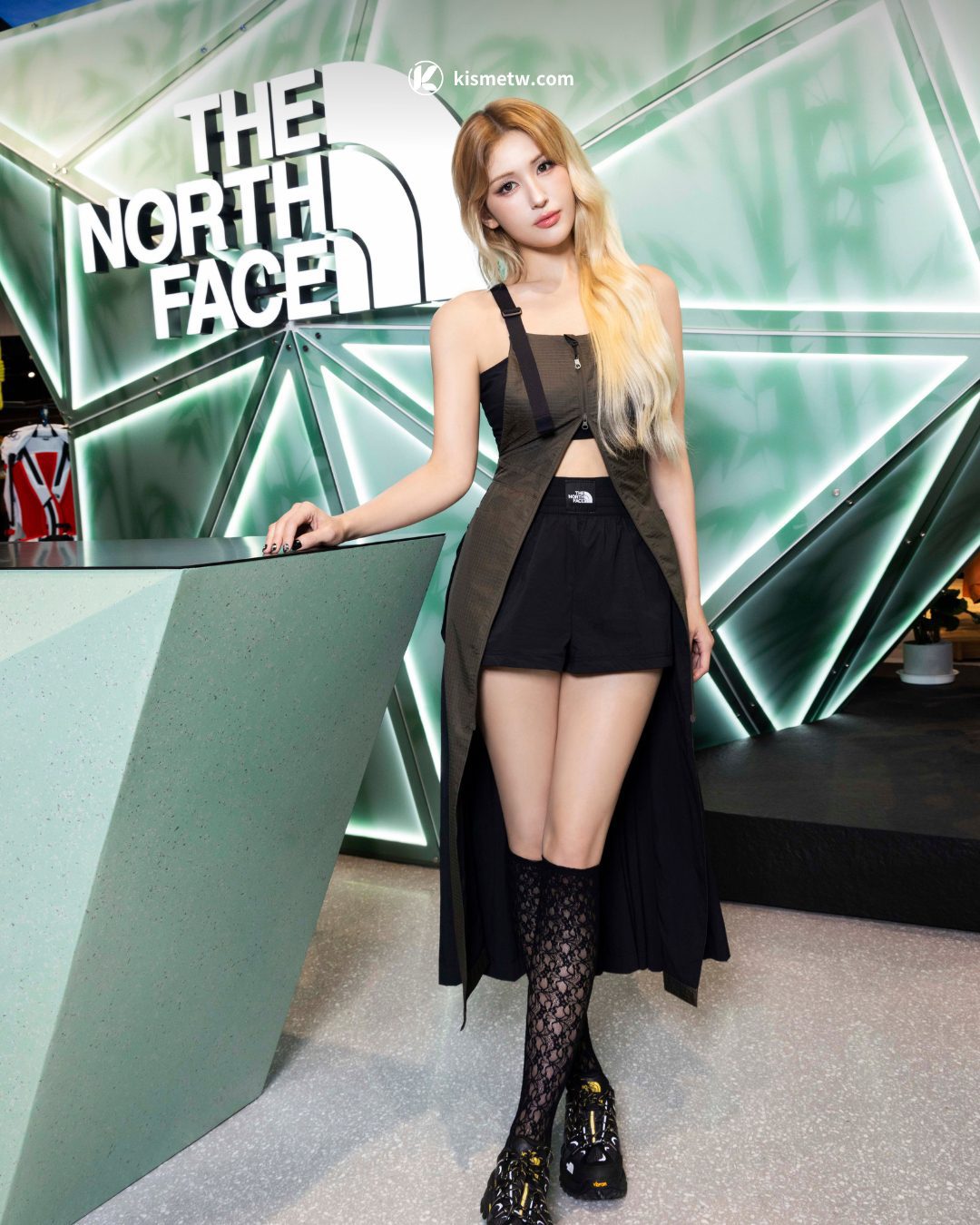 JEON SOMI 亮眼出席開幕活動 台北 101 The North Face 旗艦店全新重啟4