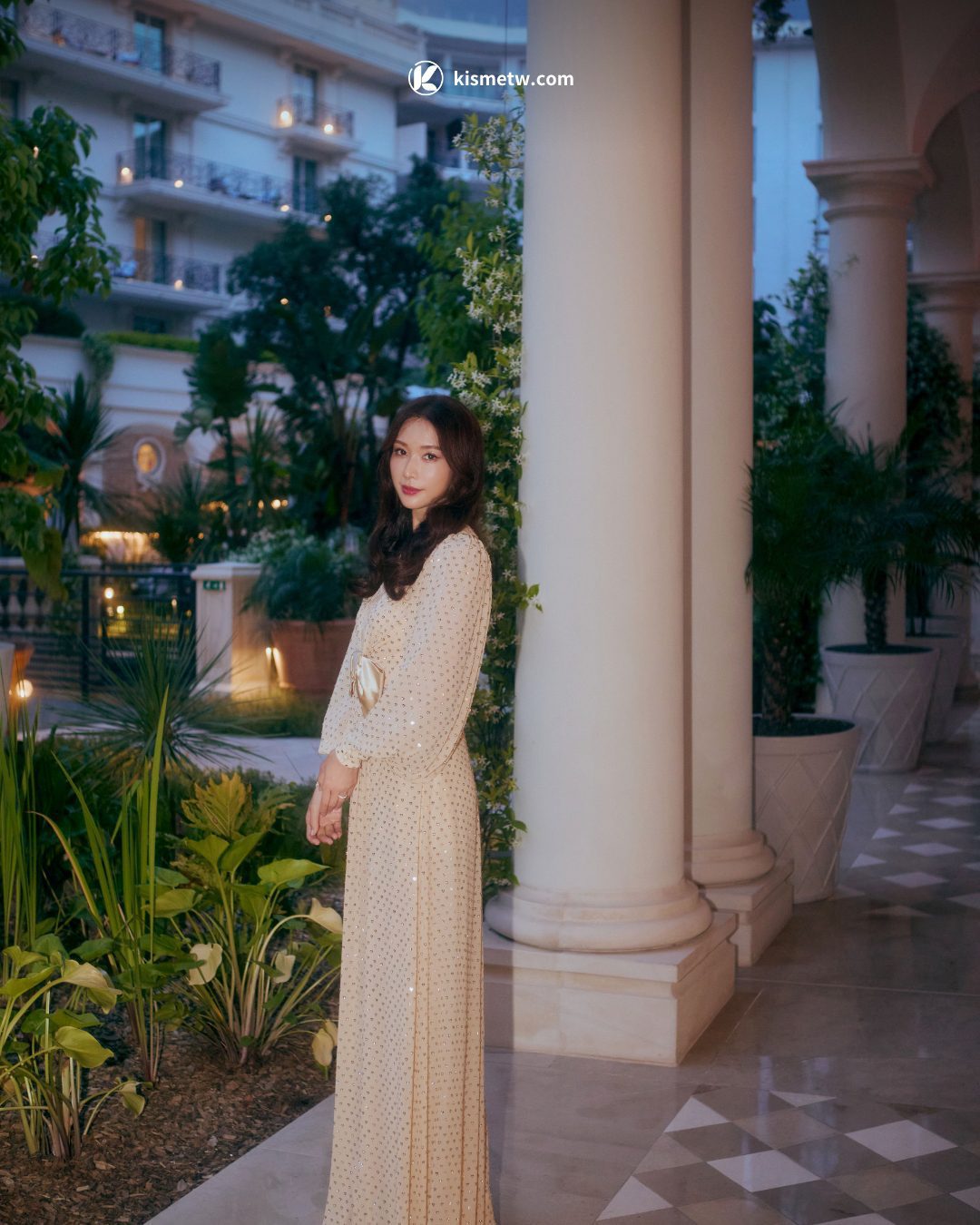 林志玲坎城三造型驚豔亮相，Valentino 2025秋冬詮釋優雅與率性日常風格 (4)