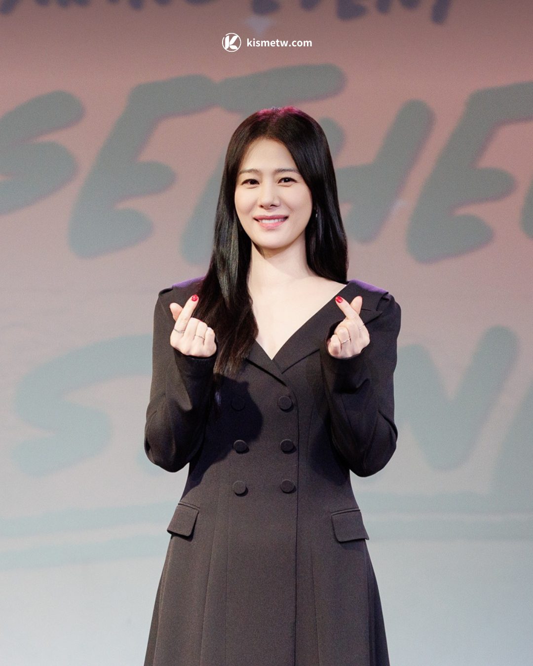 韓劇女神金賢珠來台暖心送愛 快閃獻唱公益首秀攜手台粉照亮烏干達孩童 4 韓劇女神金賢珠來台暖心送愛 快閃獻唱公益首秀攜手台粉照亮烏干達孩童2