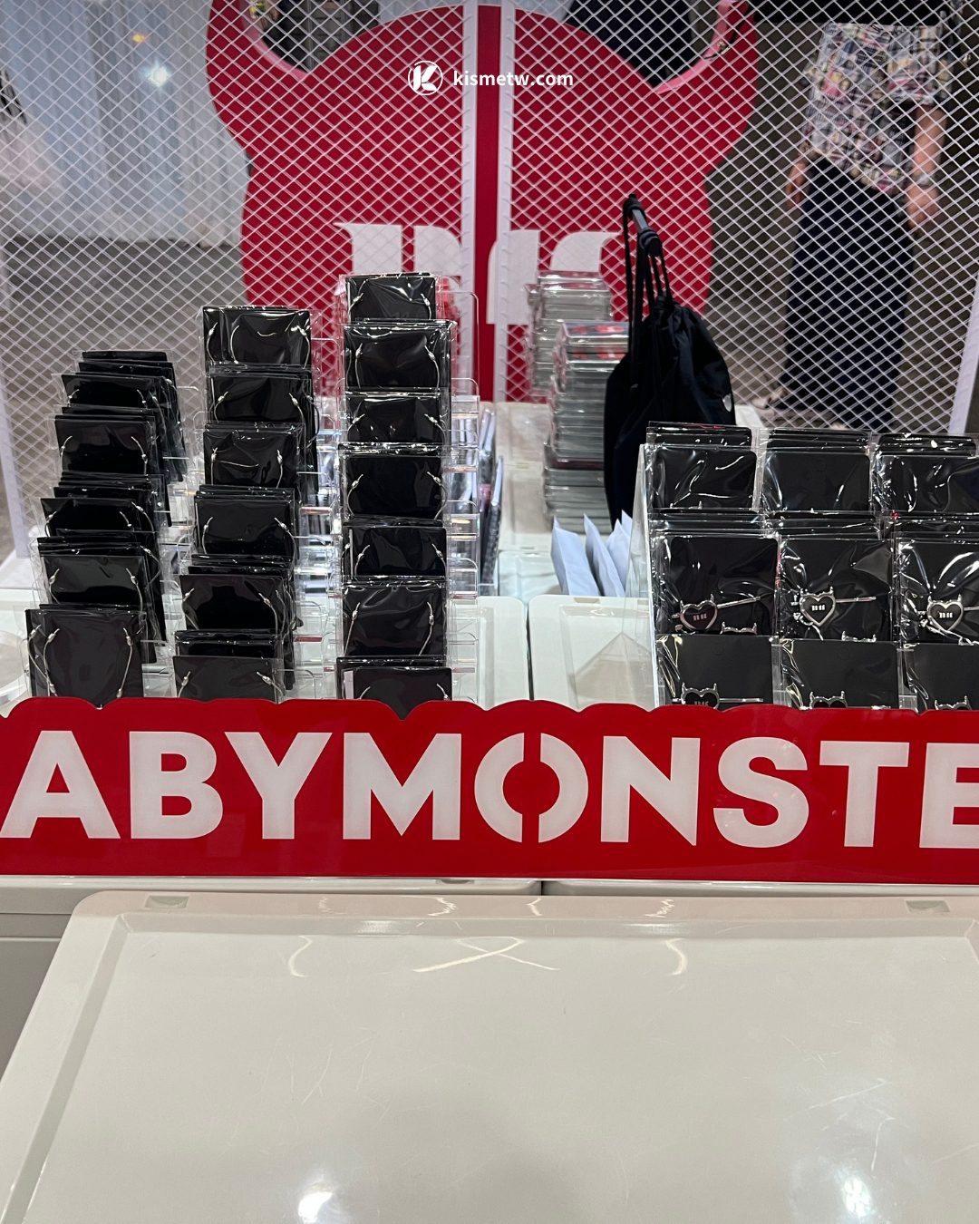 BABYMONSTER 台北首設快閃店 引爆中山站商圈排隊熱潮6