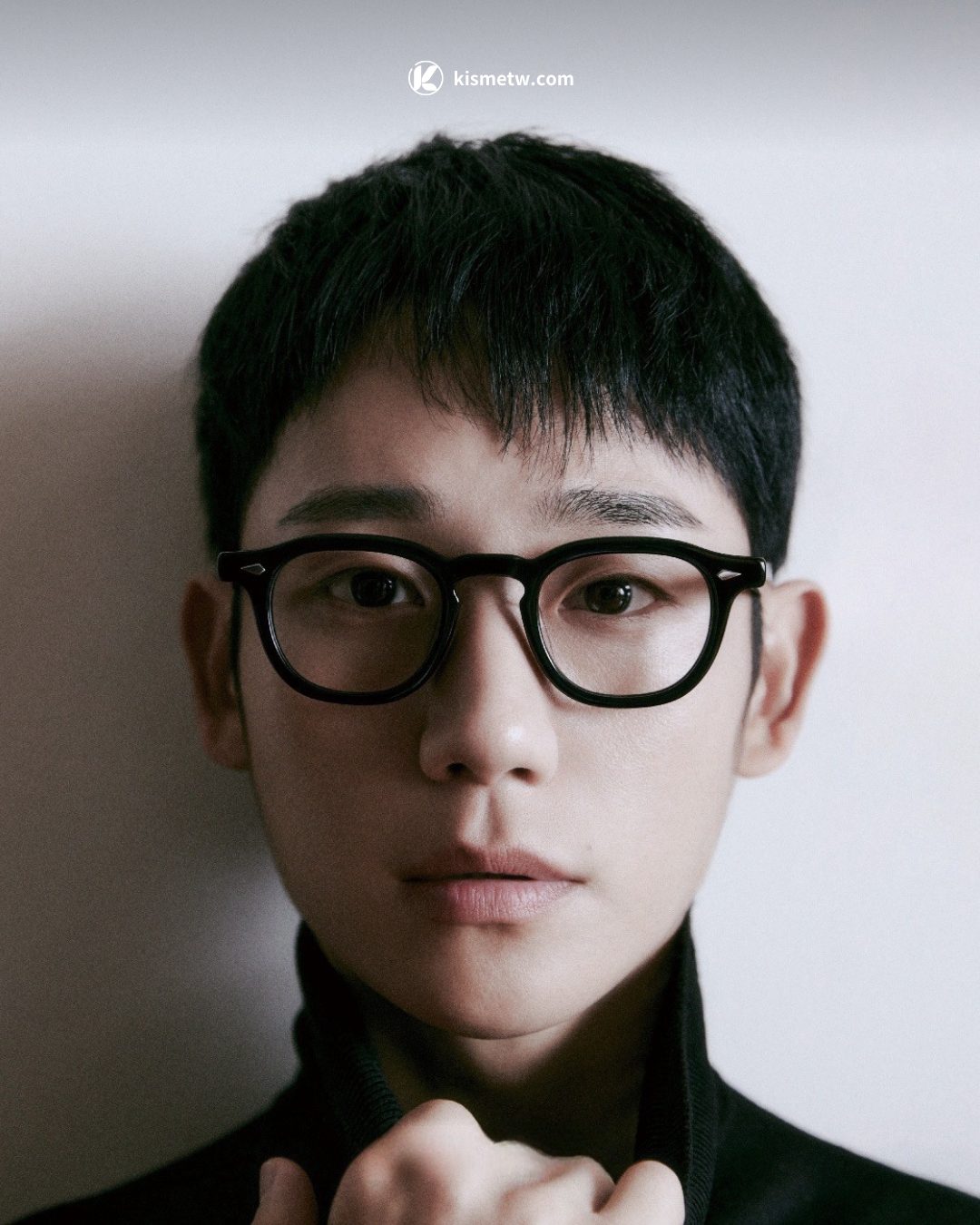 BLACKPINK Jisoo佩戴話題眼鏡揭密，LASH詮釋2025 Officecore美學風格 (1)