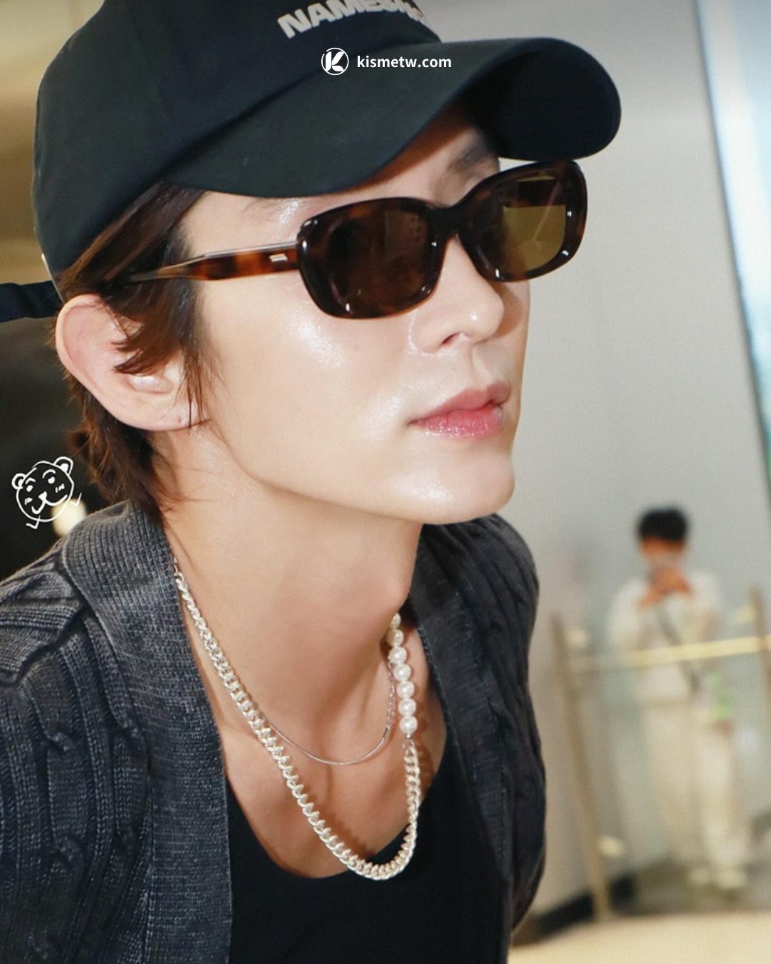 BLACKPINK Jisoo佩戴話題眼鏡揭密，LASH詮釋2025 Officecore美學風格 (6)