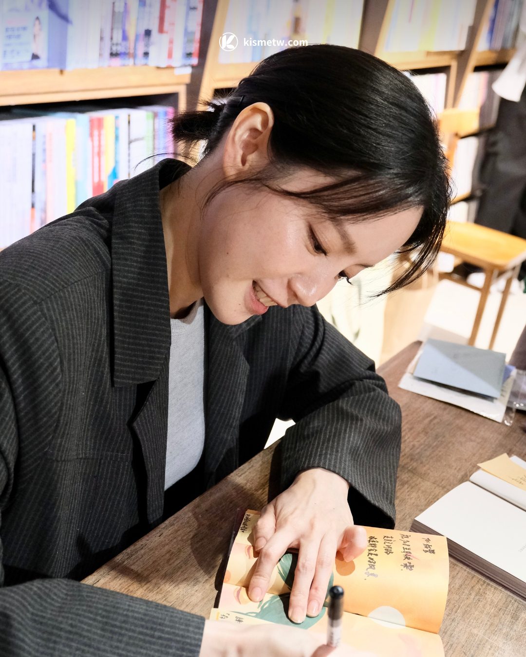 程予希37歲藝術新篇章｜簽書會秒殺熱潮與跨界展覽創高峰 (2)