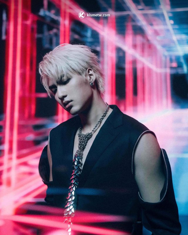 薛恩首張個人 EP《LEVEL UP》登場 AI 虛擬棚打造視覺奇蹟 MV5