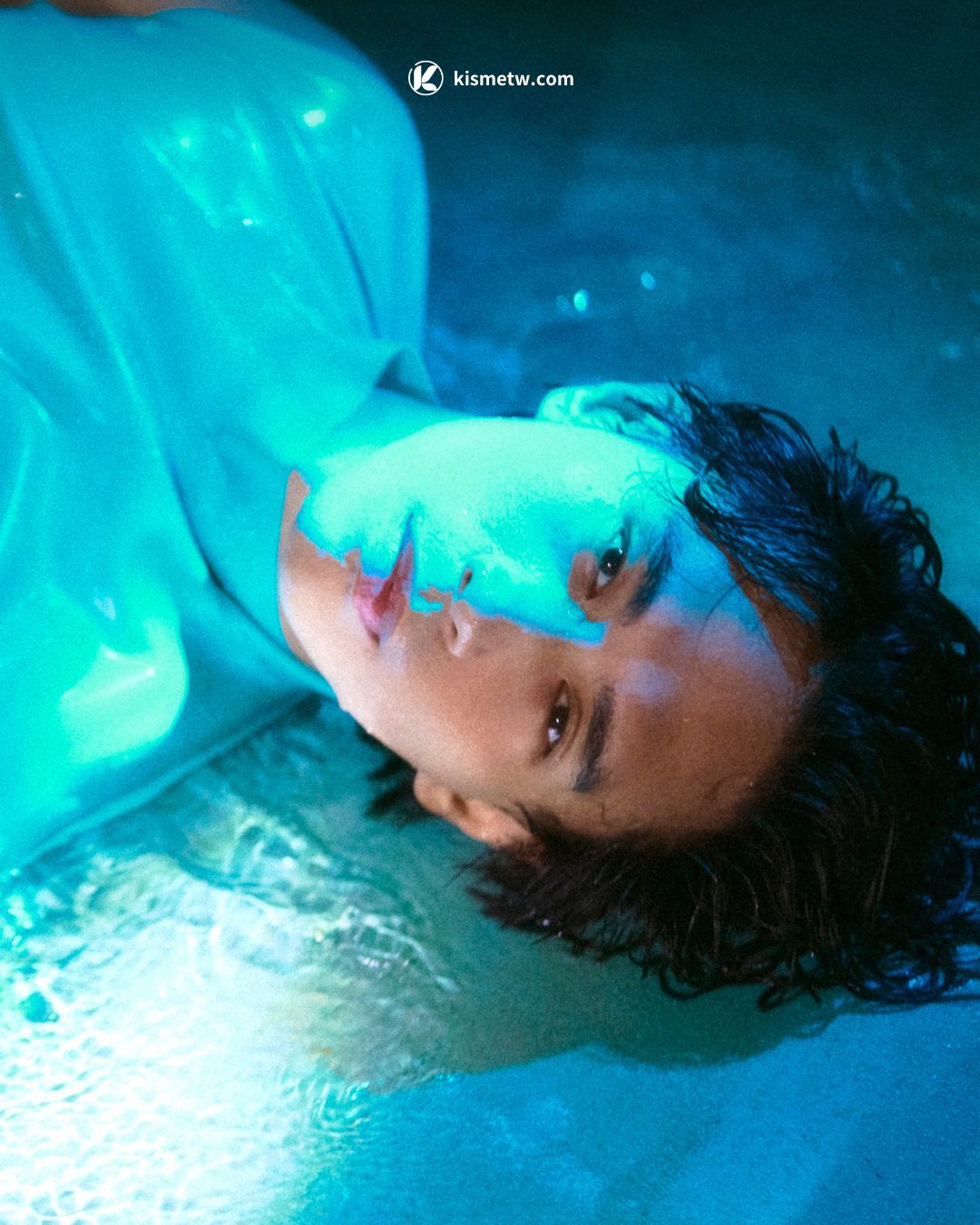 柏霖PoLin水下MV〈How Are You〉上線｜潛入記憶深海的重逢序曲 (1)