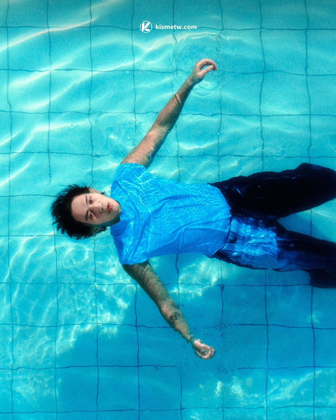 柏霖PoLin水下MV〈How Are You〉上線｜潛入記憶深海的重逢序曲 (2)