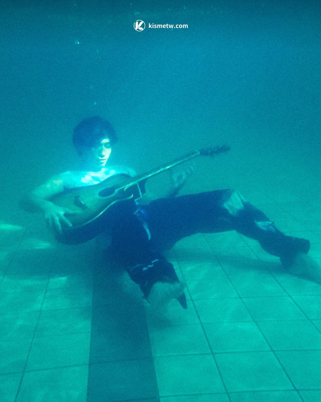 柏霖PoLin水下MV〈How Are You〉上線｜潛入記憶深海的重逢序曲 (4)