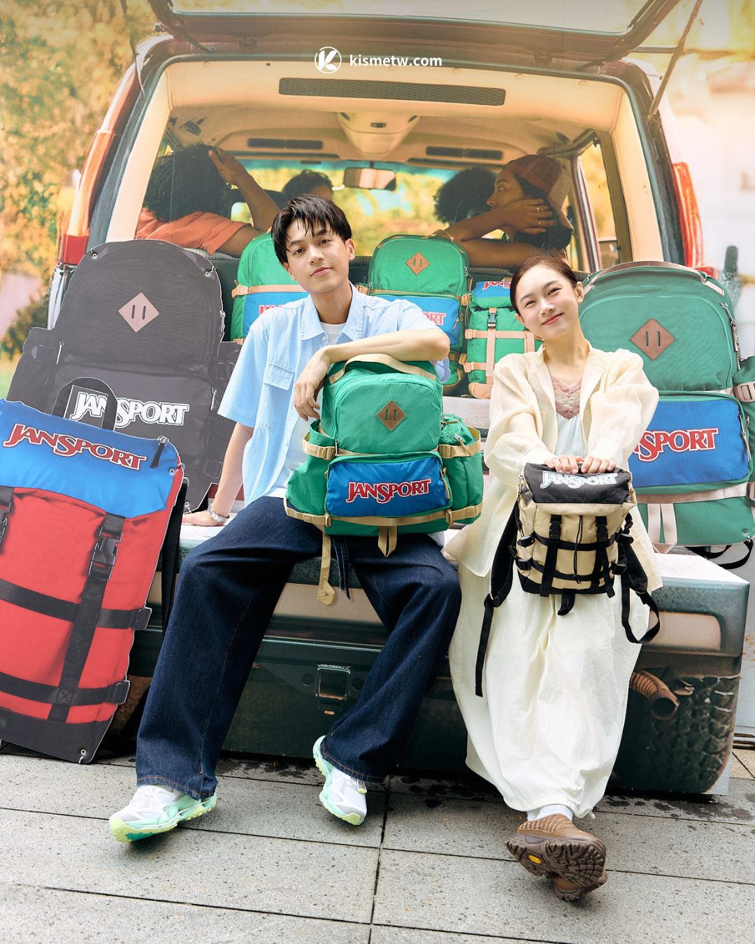 韓系復古校園風正夯！JanSport快閃店三創登場，Z世代包袋穿搭全攻略 (6)