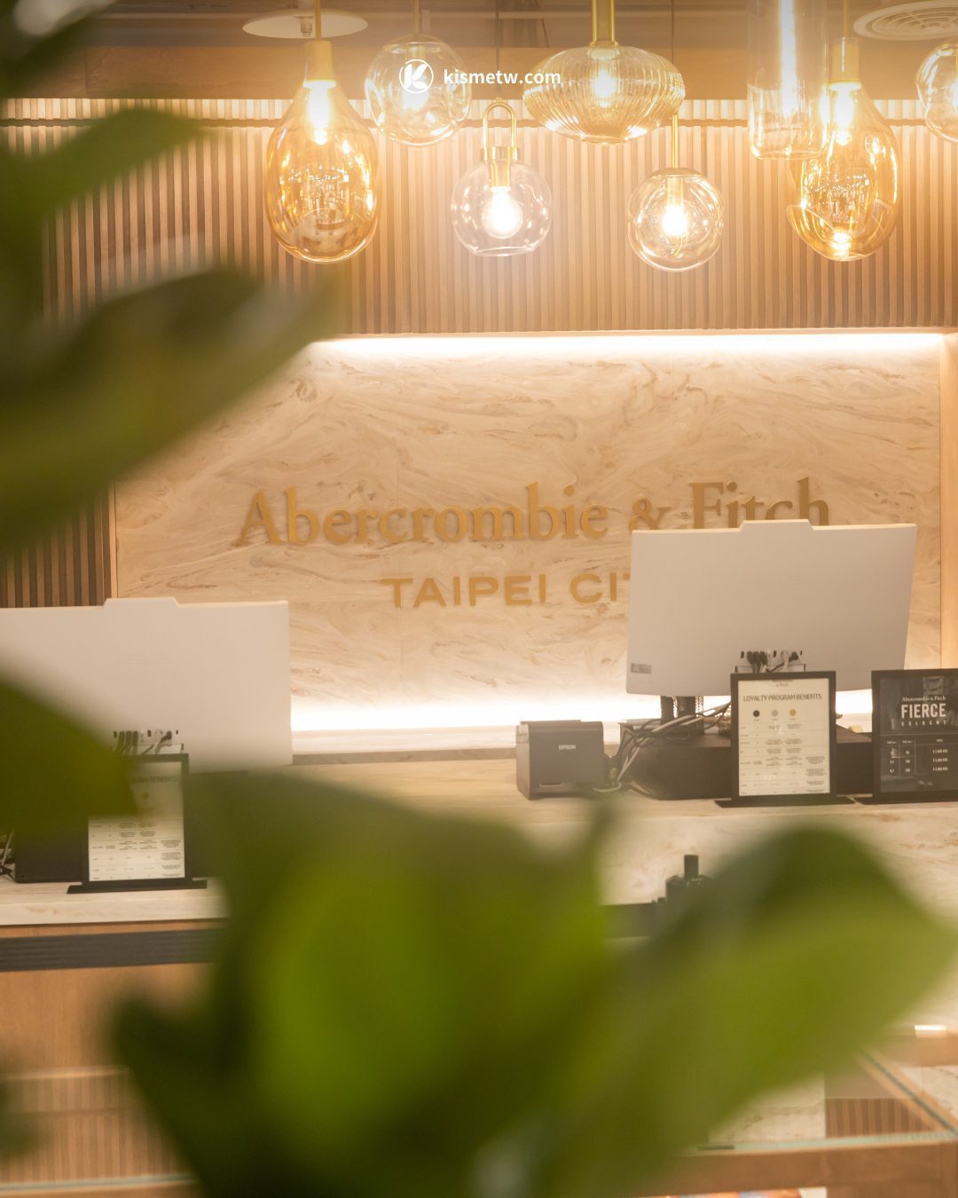 鳳小岳登場 Abercrombie Fitch 台北忠孝概念店開幕｜日常即假期穿搭靈感全新詮釋4