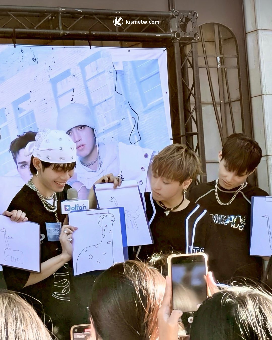 Saturnday首次完整體握手會，VERA學文助陣主持 默契遊戲掀起團隊火花 (3)