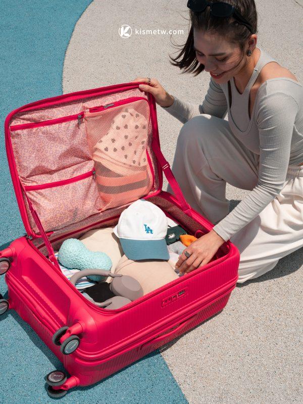 American Tourister CURIO撞色新風潮｜綠松石與覆盆莓點亮2025夏日旅行時尚11