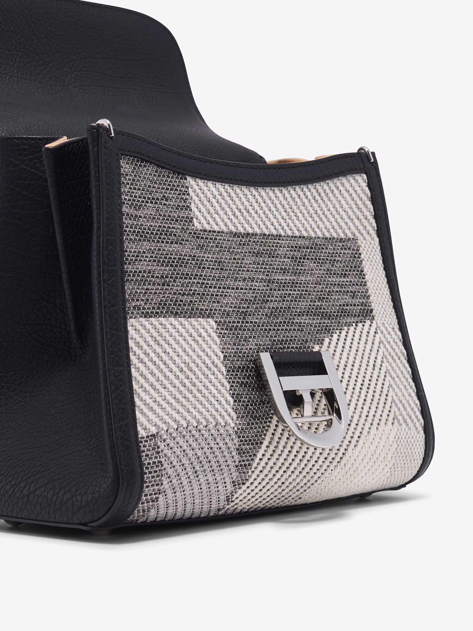 Delvaux Medley Jacquard新作｜緹花帆布手袋詮釋經典軍用美學與當代優雅6 scaled