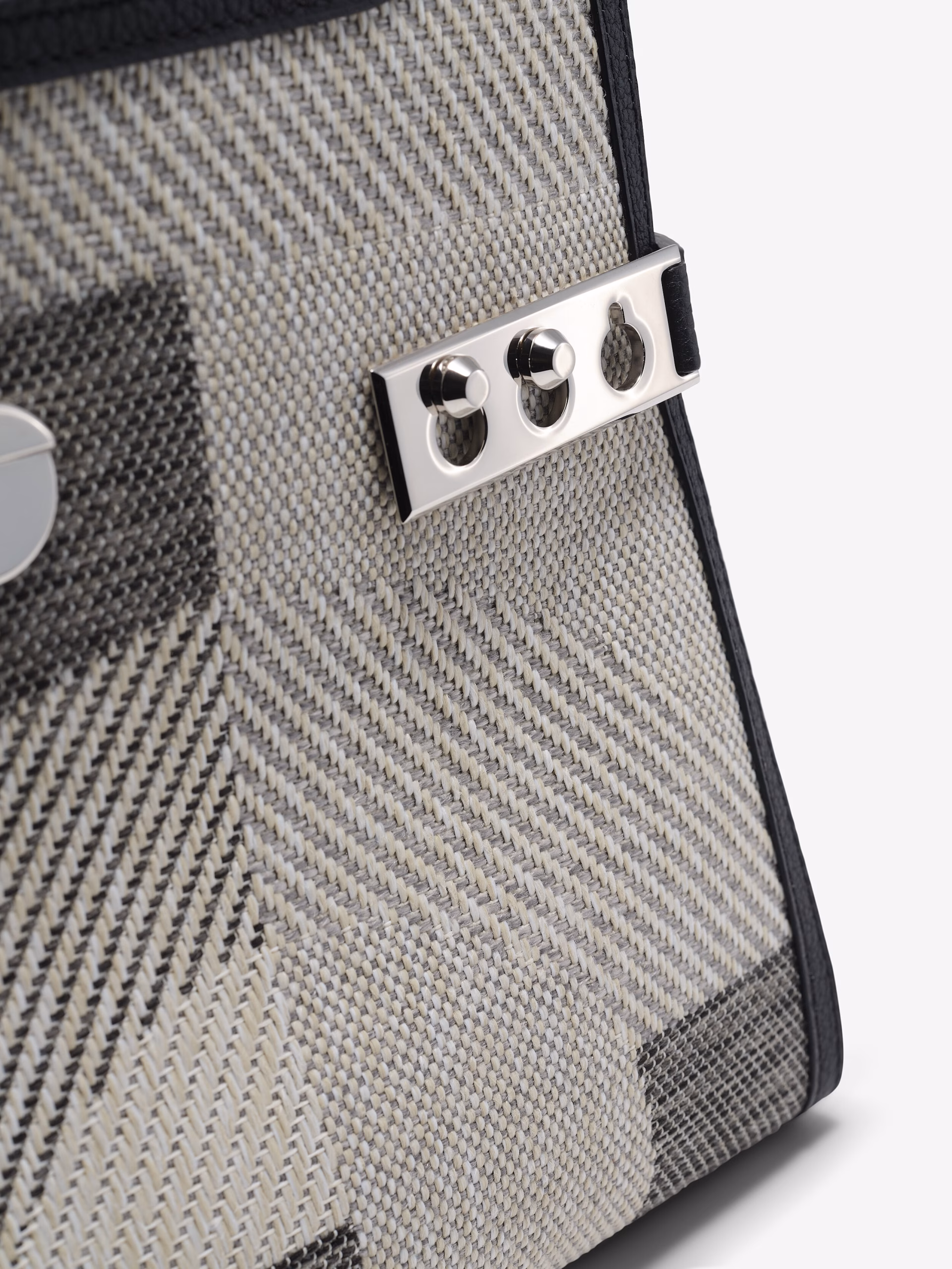 Delvaux Medley Jacquard新作｜緹花帆布手袋詮釋經典軍用美學與當代優雅8 scaled