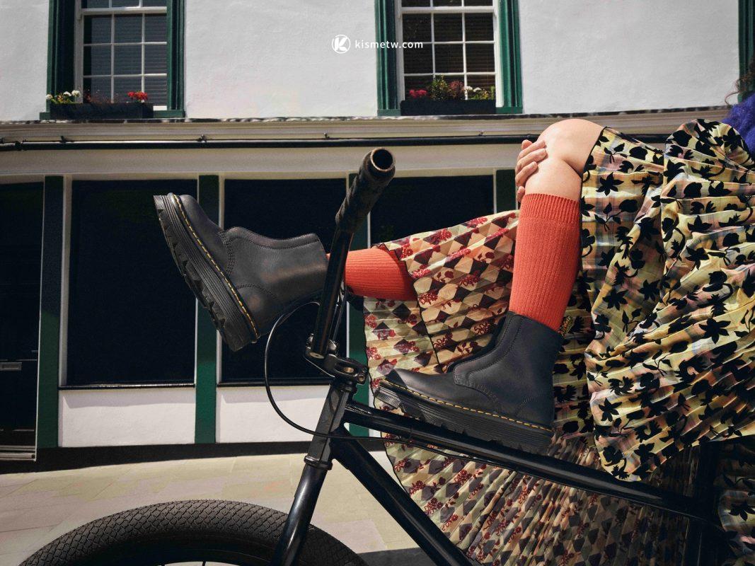 Dr. Martens全新Zebzag Laceless靴款登場｜連假旅遊必備一秒套穿戰靴 4