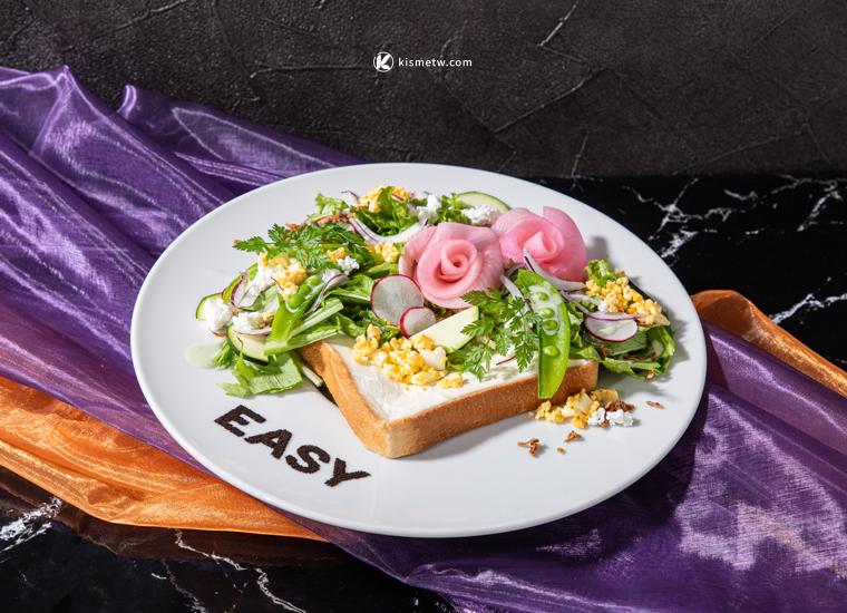 LE SSERAFIM快閃咖啡店登場｜EASY CRAZY HOT期間限定餐點與限定周邊全面公開6