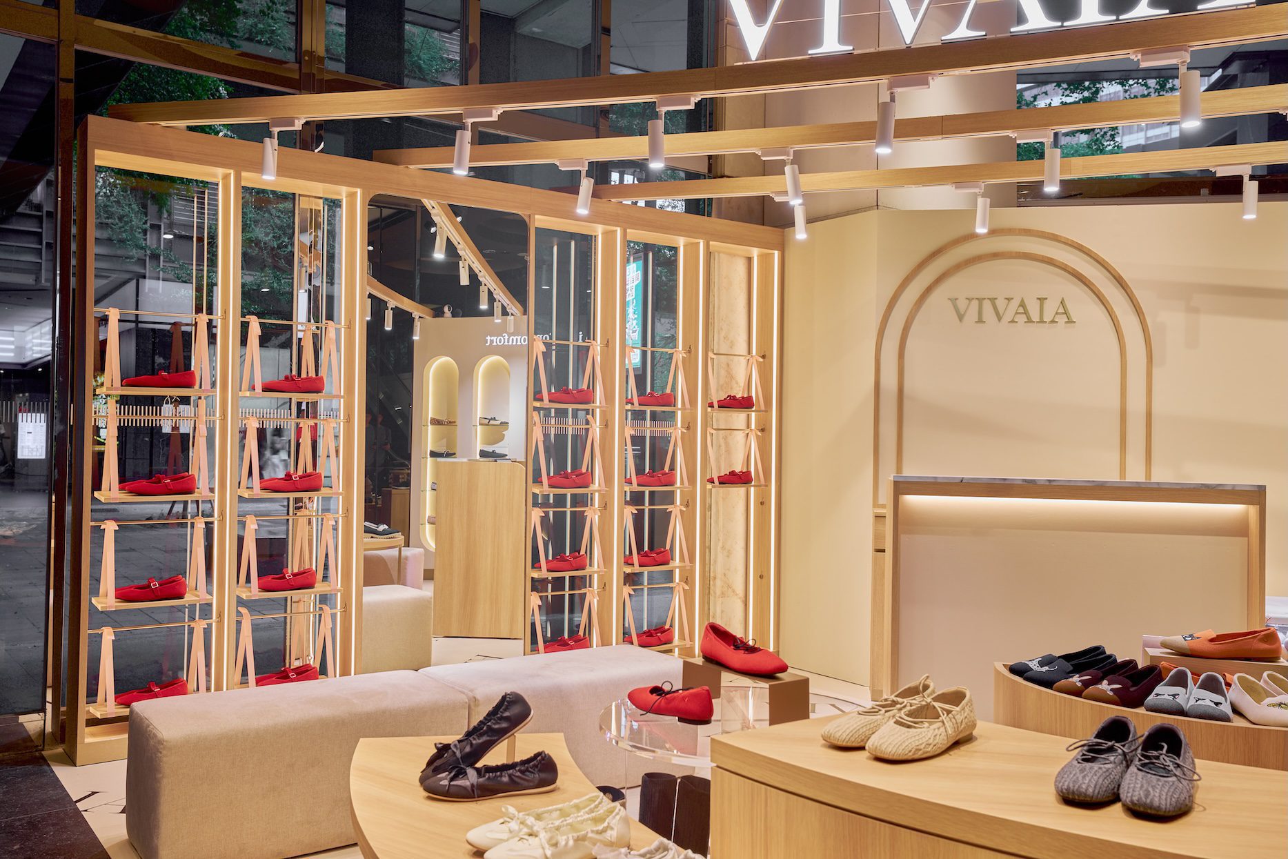 VIVAIA台北快閃店盛大登場｜Jennie御用瑪莉珍鞋巨型裝置首度亮相 (3)