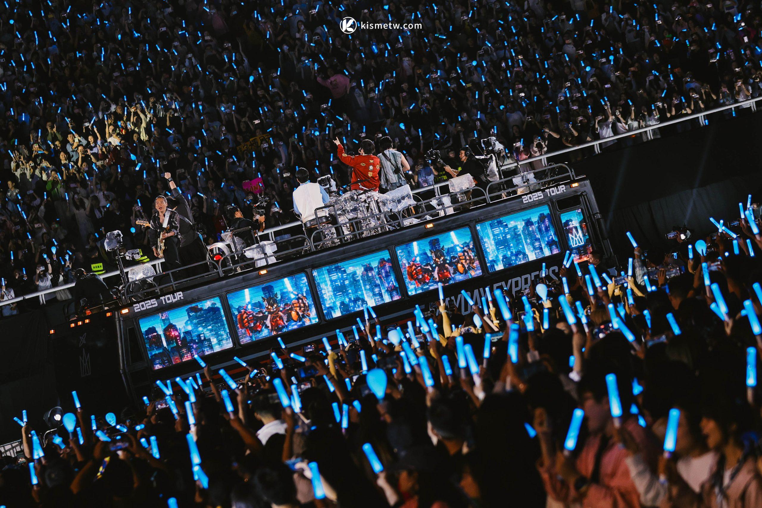 五月天《回到那一天》長沙站開唱，25週年巡演驚喜從搖滾唱到饒舌 (9)