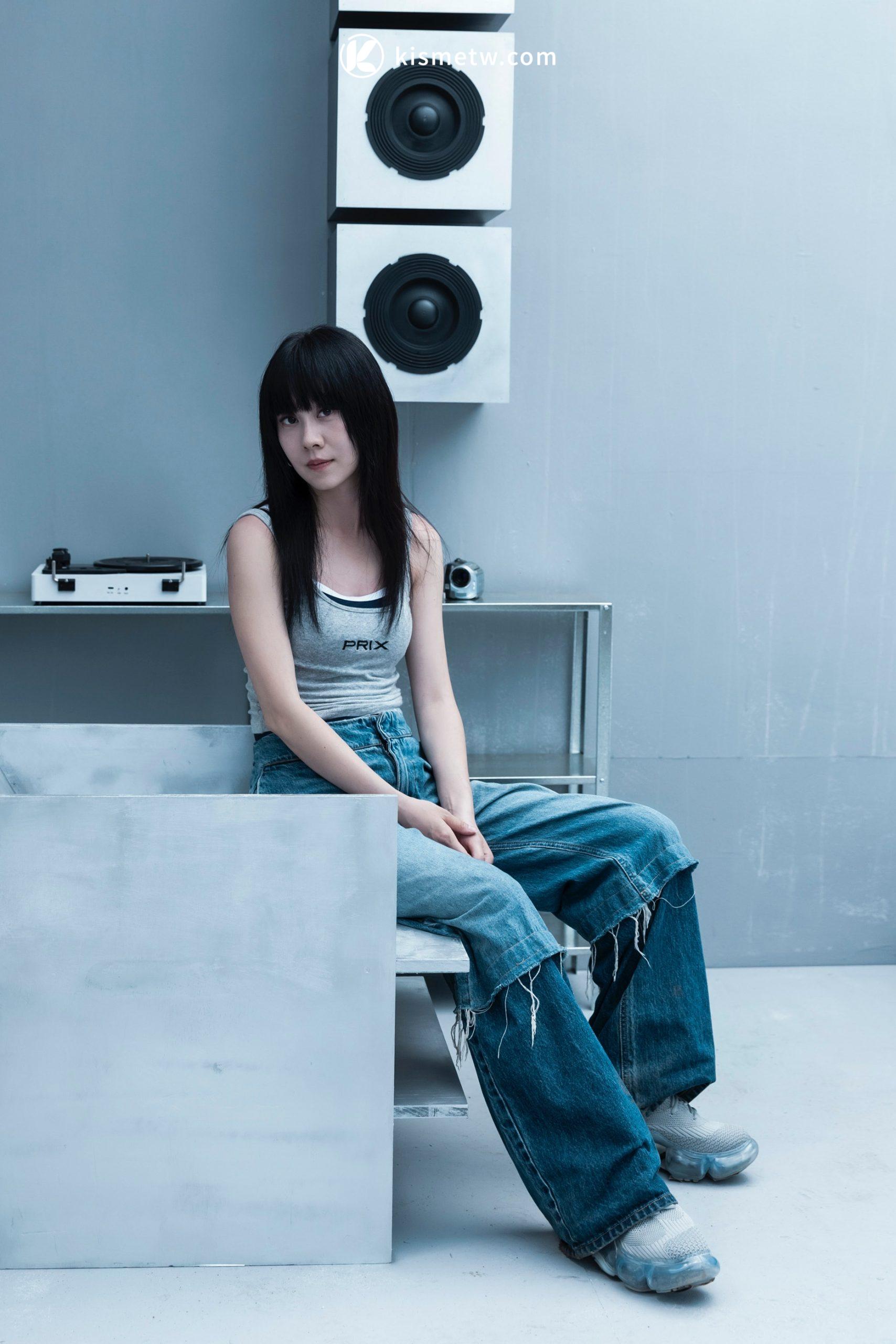 白安〈路邊野餐〉MV極限挑戰，曝曬18小時拍出末日愛情　科幻氛圍打造最親密合作 (2)