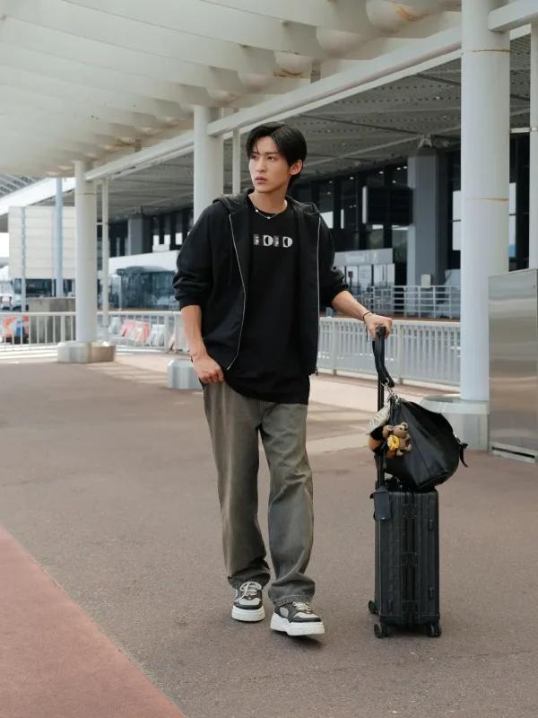 目黒蓮以FENDI全套造型亮相米蘭 率先演繹2026春夏時裝氛圍1