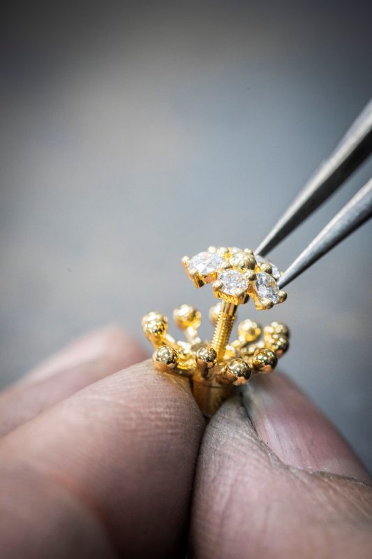 華麗新篇章｜Van Cleef Arpels「Flowerlace」系列揭示自然與工藝的永恆對話3