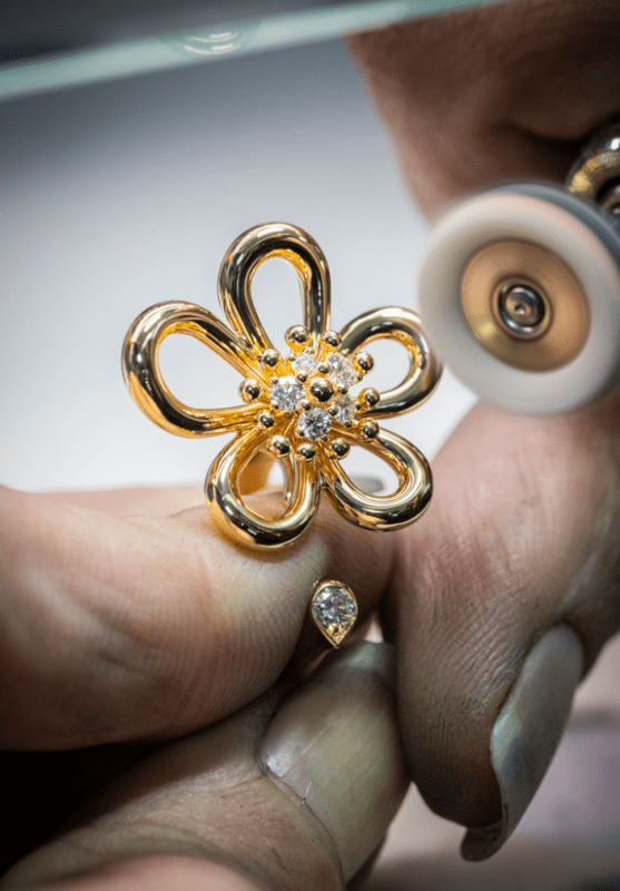 華麗新篇章｜Van Cleef Arpels「Flowerlace」系列揭示自然與工藝的永恆對話4