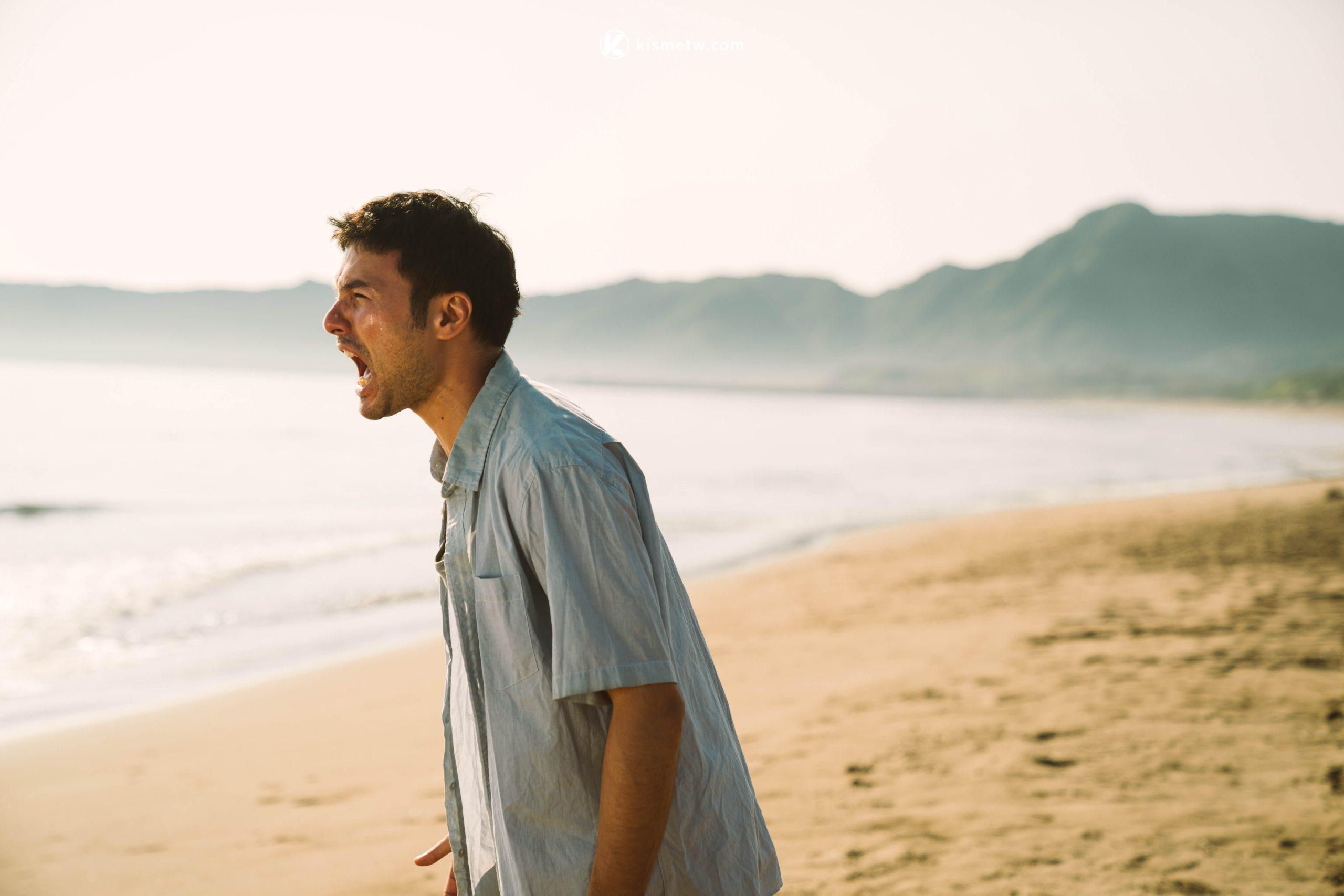 鳳小岳樂團壓克力柿子新曲〈沈默在流浪的路上〉｜獻父心聲與生命和解的搖滾旅程 (2)