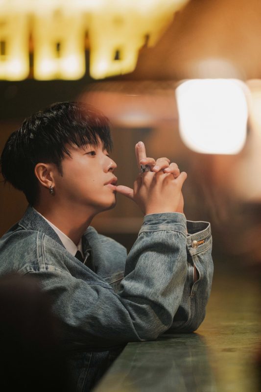 01 HowZ〈凌晨五點鐘〉MV全面上線