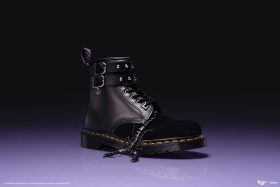 Dr. Martens x Wednesday第二波聯名，暗黑學院風全面進化　1460靴與瑪莉珍鞋詮釋致命哥德魅力
