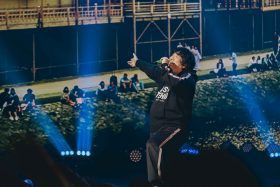 岡崎體育首度登台開唱｜「WORLD TOUR FINAL」台北Legacy限定專場引爆真摯笑淚共鳴