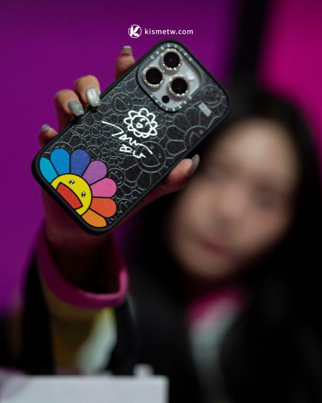 村上隆 x CASETiFY 全新 FLOWERS BLOOM 系列｜太陽花藝術跨界打造限量珍藏配件3