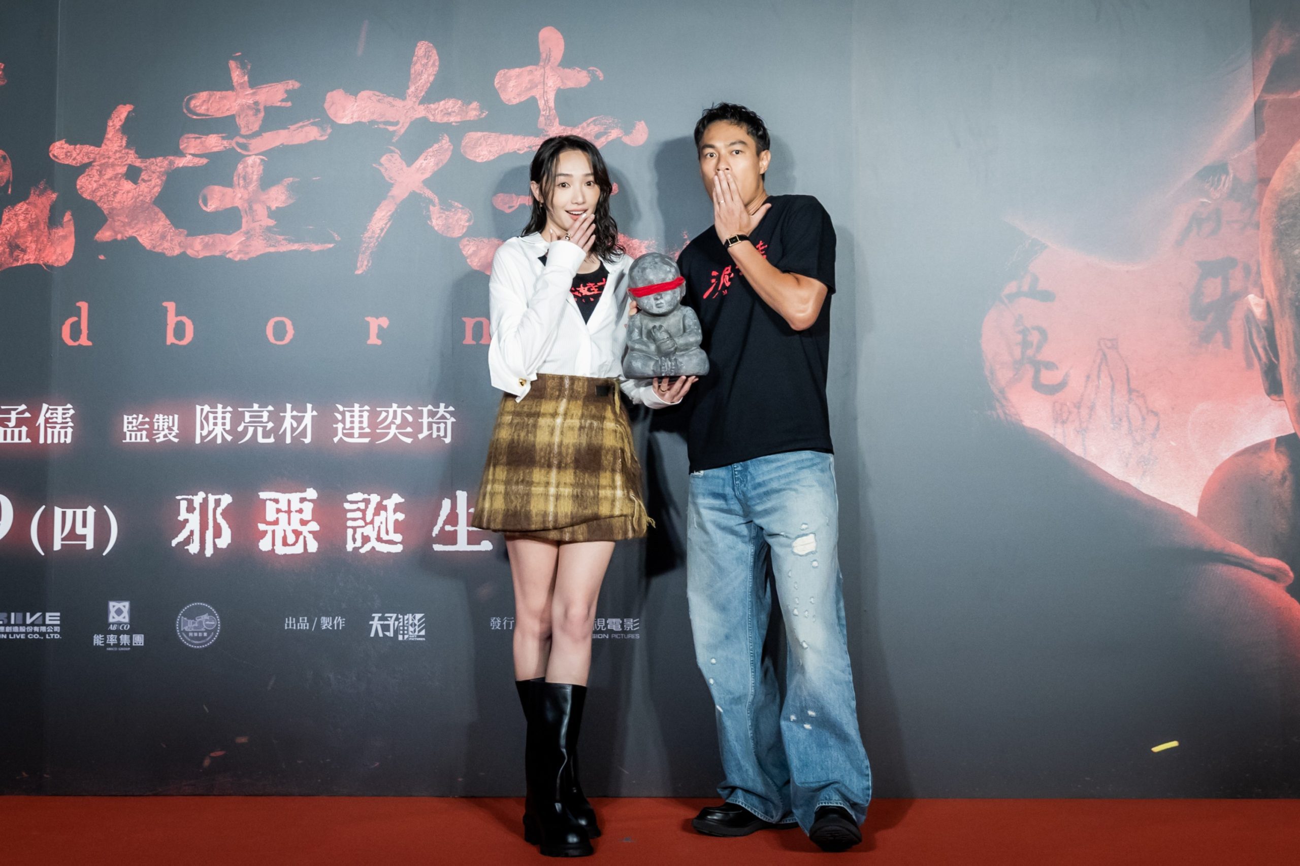 楊祐寧蔡思韵攜手演出《泥娃娃》化身苦難夫妻　詭異童謠揭開邪靈暗影 (12)