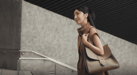 楊謹華優雅演繹Delvaux Brillant經典再現｜細膩詮釋自信力量與時光優雅的對話