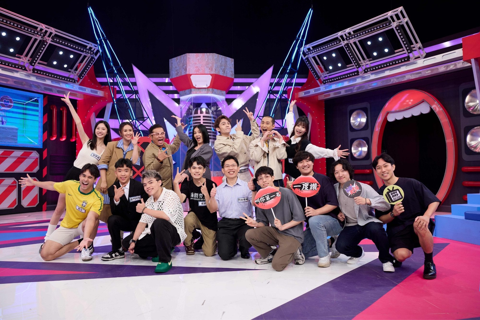 苗可麗火爆加盟《Talk Talk 秀台語》第二季 評審長許效舜妙語翻譯成全場亮點