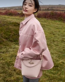 金世正與李一桐共演 Longchamp 冬季詩篇｜Le Roseau 再現英倫中法優雅