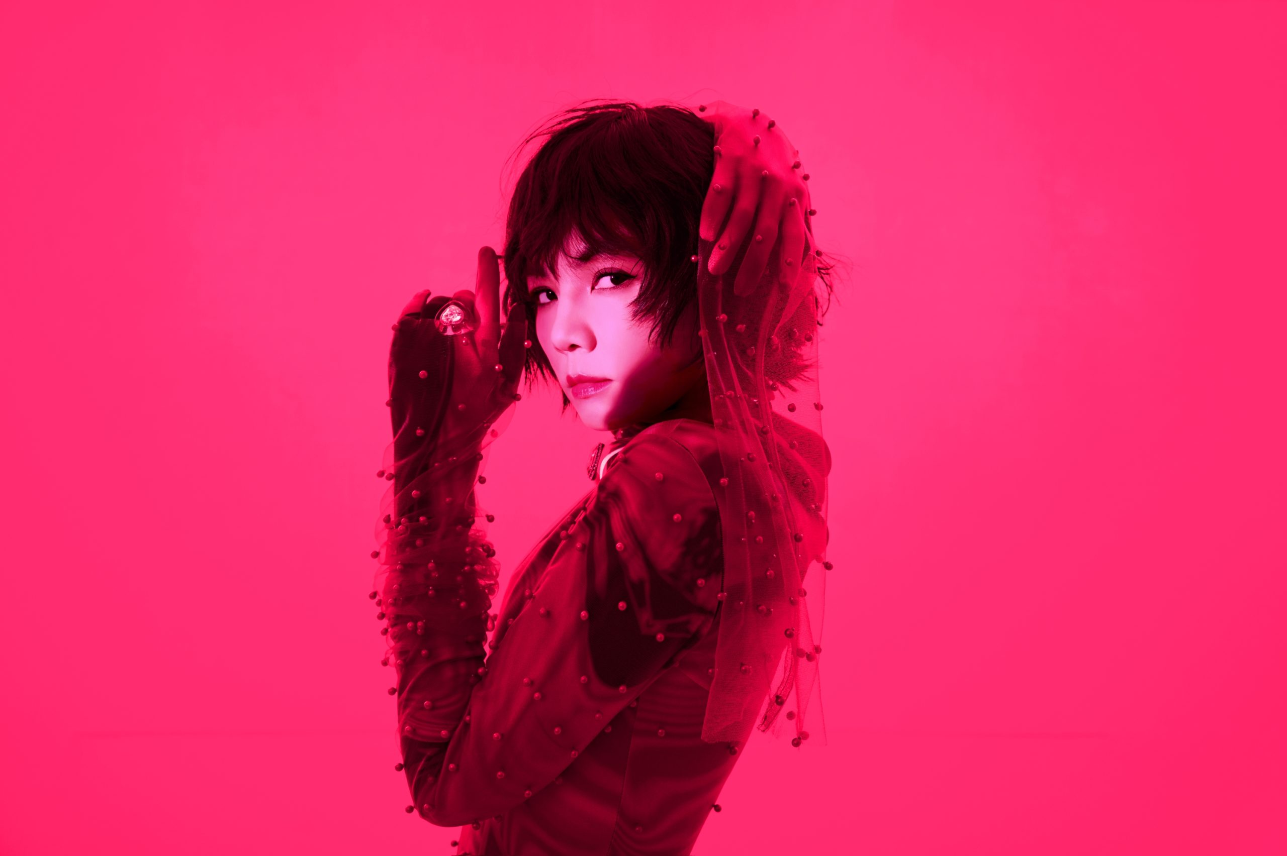 陳嘉樺Ella以主題曲〈Its Me 一直迷〉宣告回歸 五年後再度創作 為《Its Me 艾拉主意》巡演揭開自我新章 3 scaled