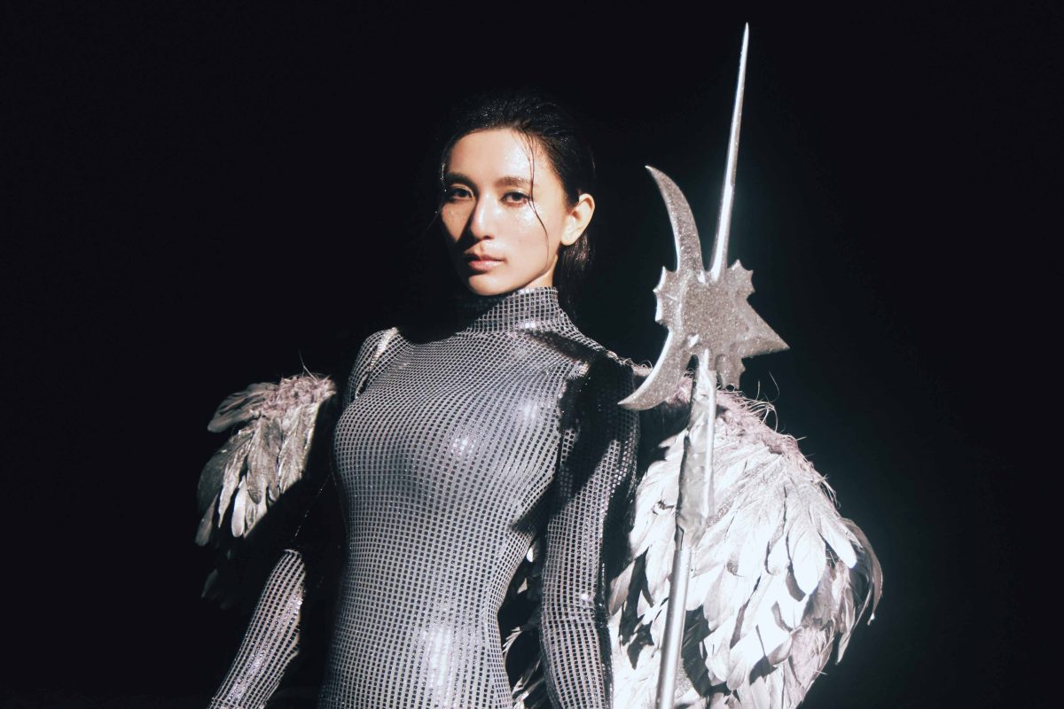 Haezee黃瑋昕最新MV〈我為未知活著〉震撼登場｜三重角色詮釋生命真諦 2