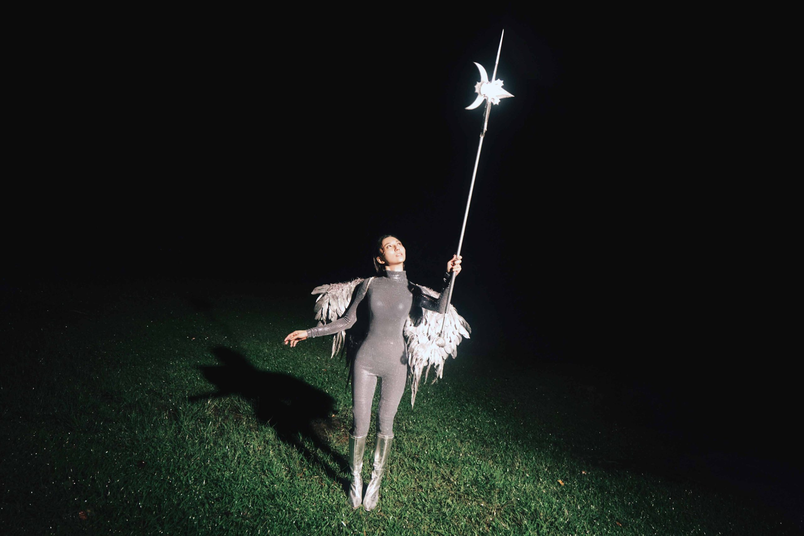 Haezee黃瑋昕最新MV〈我為未知活著〉震撼登場｜三重角色詮釋生命真諦 (3)